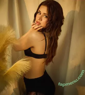 Avneet Kaur / avneetkaur_13 nude photo #0003