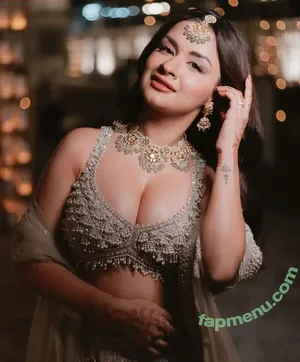 Avneet Kaur / avneetkaur_13 nude photo #0009