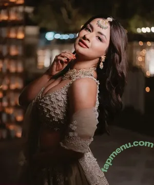Avneet Kaur / avneetkaur_13 nude photo #0010