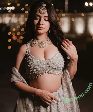 Avneet Kaur / avneetkaur_13 nude photo #0012