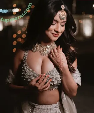 Avneet Kaur / avneetkaur_13 nude photo #0013