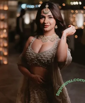 Avneet Kaur / avneetkaur_13 nude photo #0015