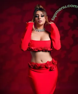 Avneet Kaur / avneetkaur_13 nude photo #0107