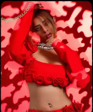 Avneet Kaur / avneetkaur_13 nude photo #0111