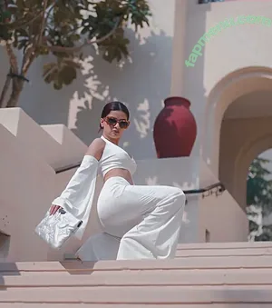 Avneet Kaur / avneetkaur_13 nude photo #0116
