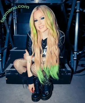 Avril Lavigne / AvrilLavigne nude photo #1318