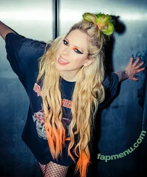Avril Lavigne / AvrilLavigne nude photo #1327