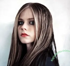 Avril Lavigne / AvrilLavigne nude photo #1348