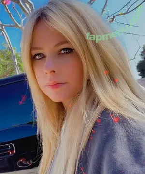 Avril Lavigne / AvrilLavigne nude photo #1350