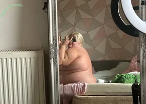 b0ugiee / bougiiee nude photo #0001