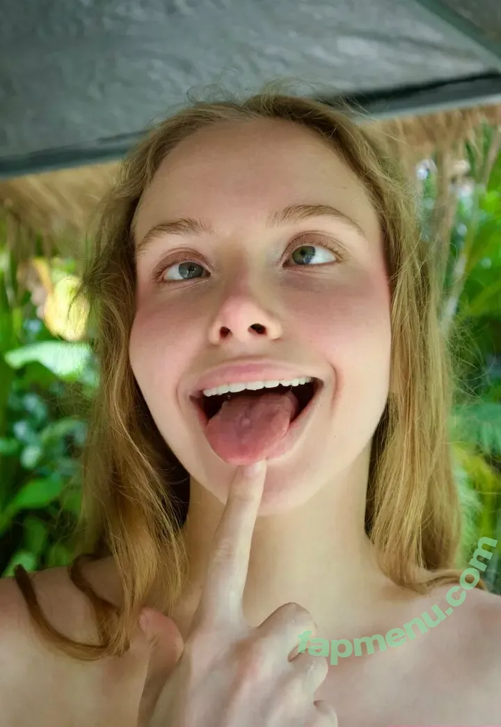 Baby Riley nude photo #0137 (baby_riley / babyrileey / sweet_riley)