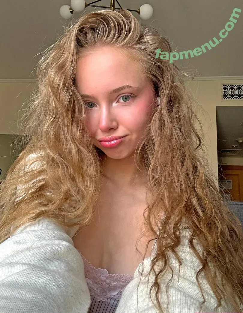 Baby Riley nude photo #0257 (baby_riley / babyrileey / sweet_riley)
