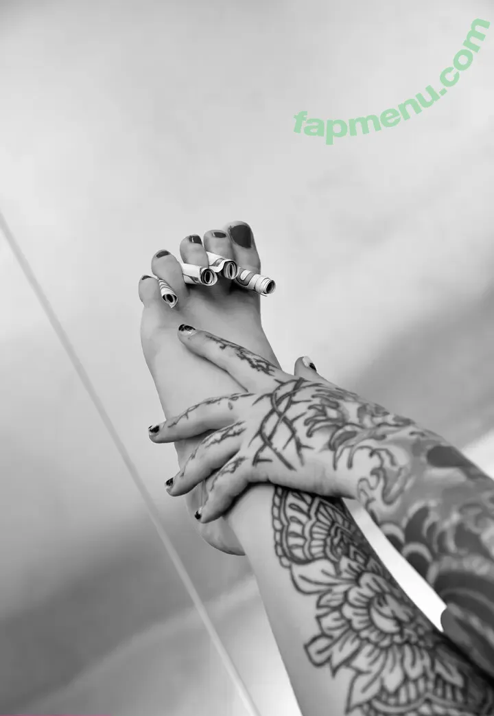 bad.bunn nude photo #0022 (badbunnypr)