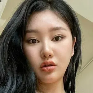 Baesylvie / Sylvia Choi nude photo #0017