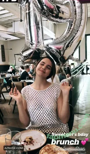 Bailee Madison / baileemadison nude photo #0611