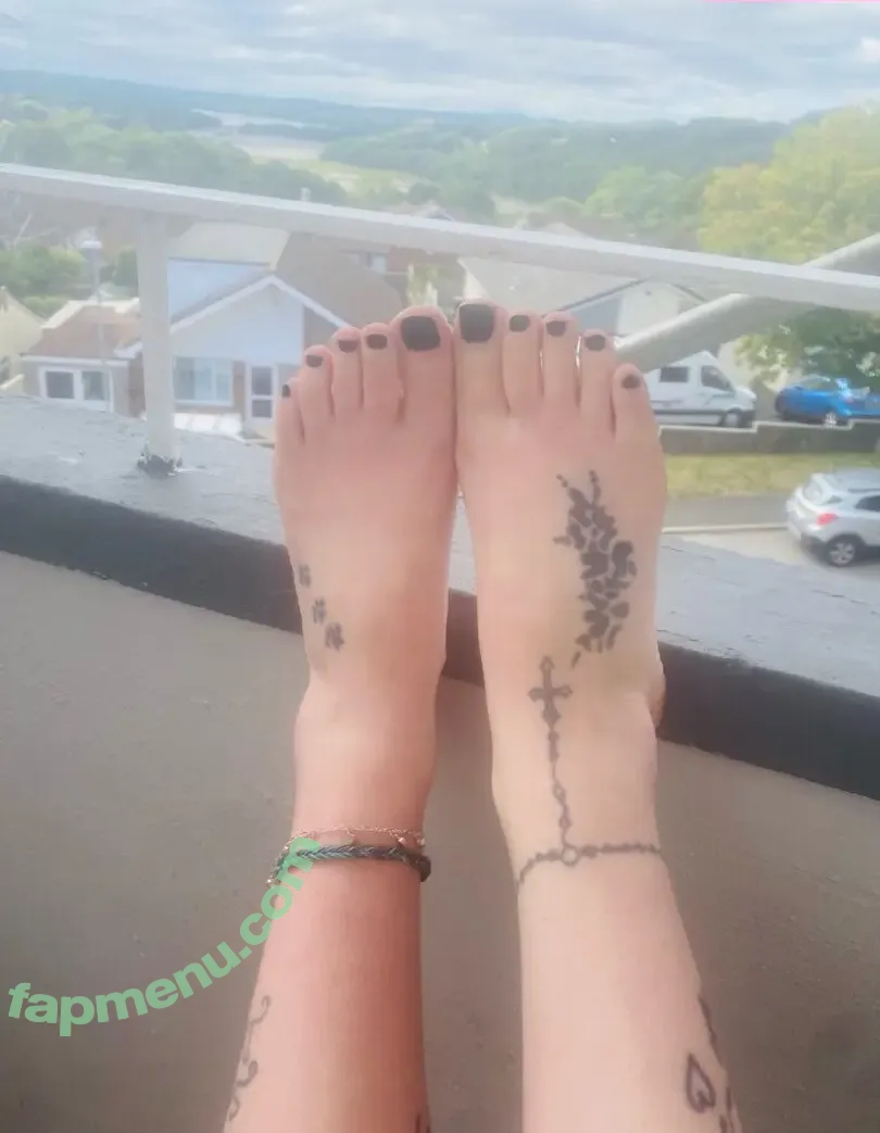 Bare Feet nude photo #1055 (barefeetpose)