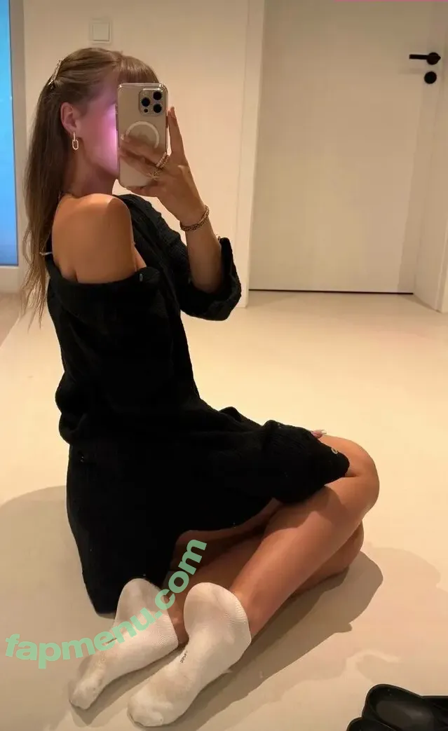 Barebylola nude photo #0041 (Barebylola)