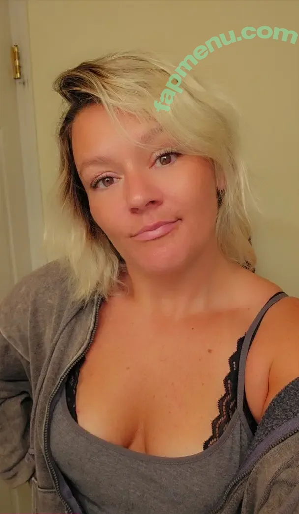 Basedmama nude photo #0024 (Basednormiemama)