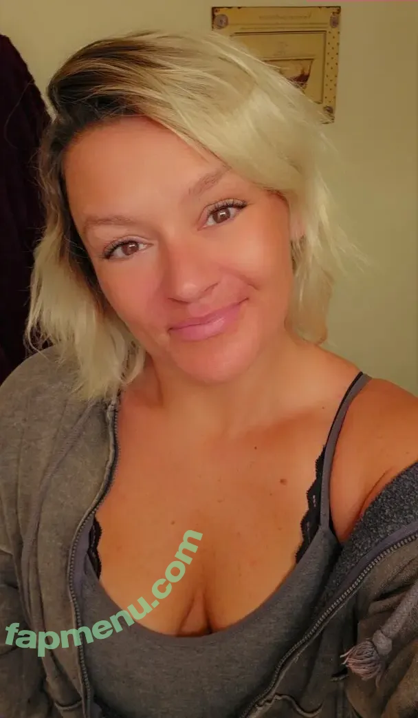 Basedmama nude photo #0025 (Basednormiemama)