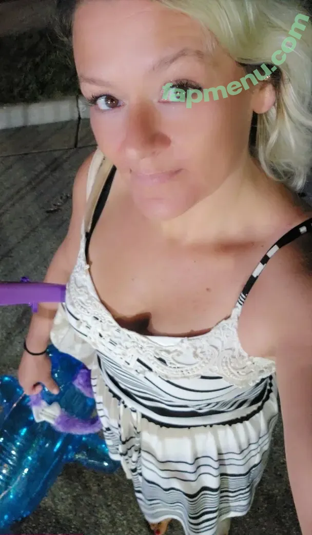 Basedmama nude photo #0047 (Basednormiemama)