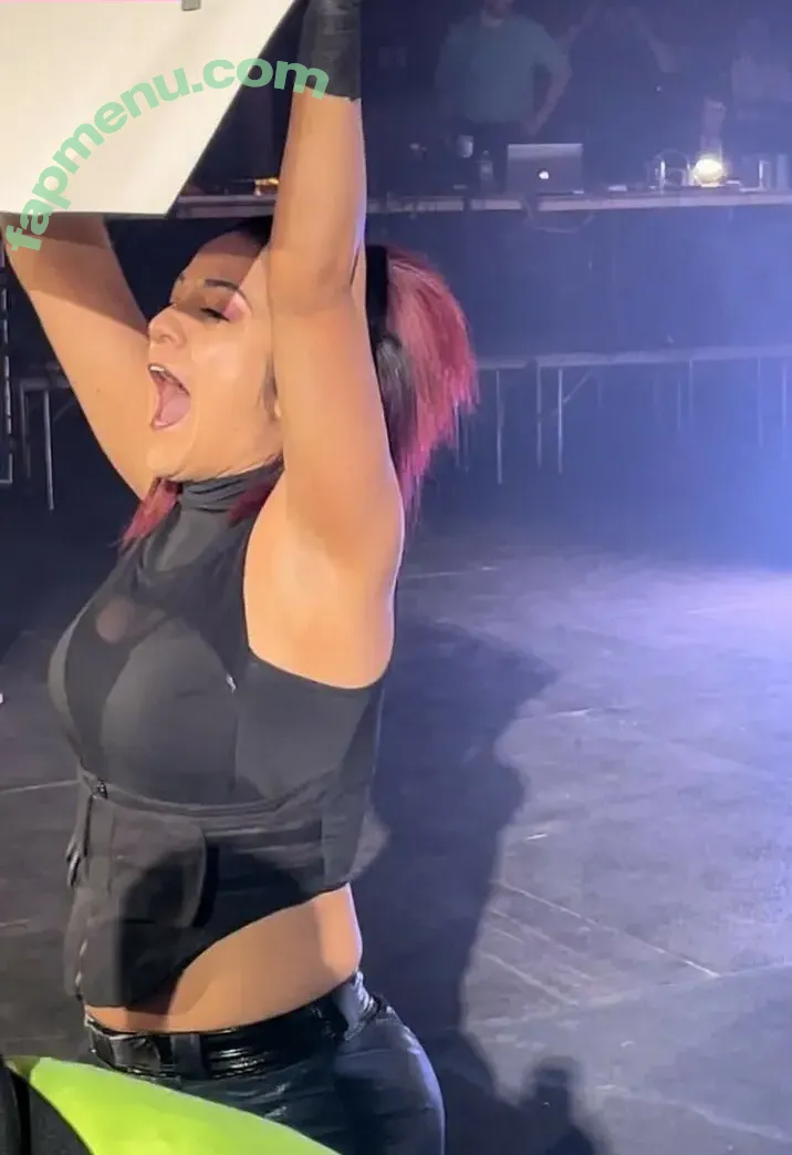 Bayley nude photo #0219 (Pamela Rose Martinez / bayley.r / itsmebayley)