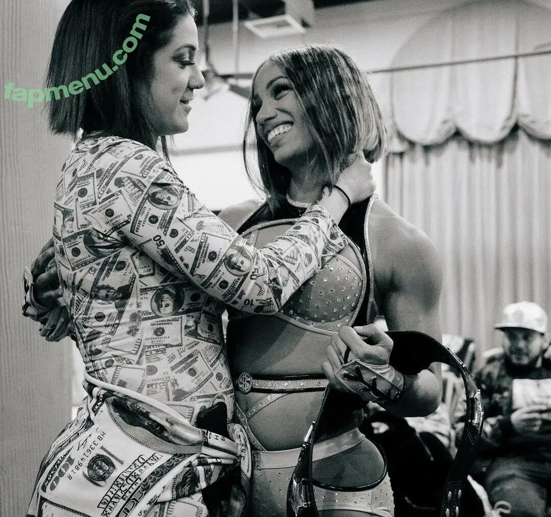 Bayley nude photo #0243 (Pamela Rose Martinez / bayley.r / itsmebayley)