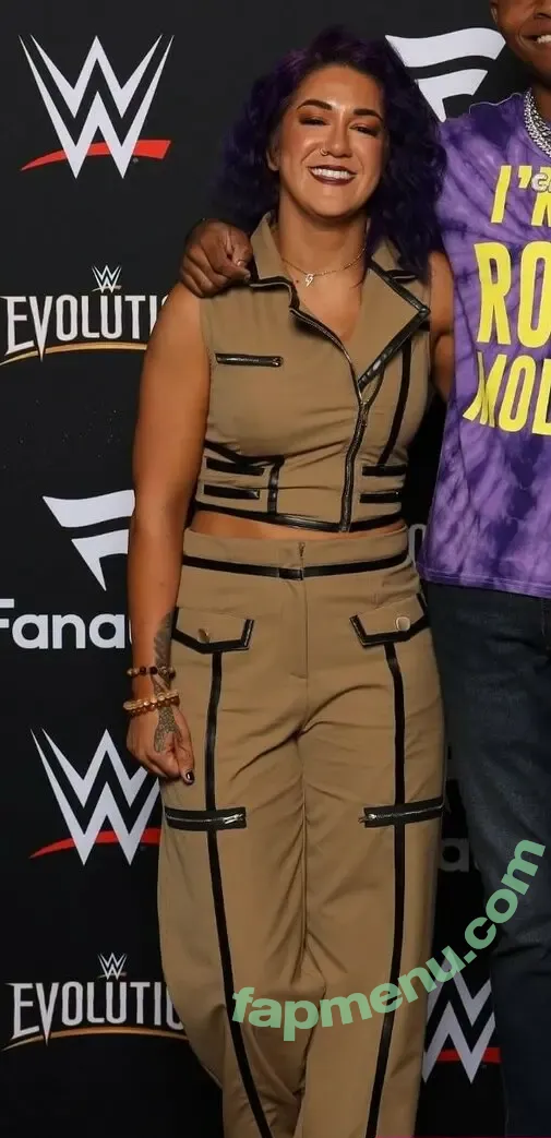 Bayley nude photo #1543 (Pamela Rose Martinez / bayley.r / itsmebayley)