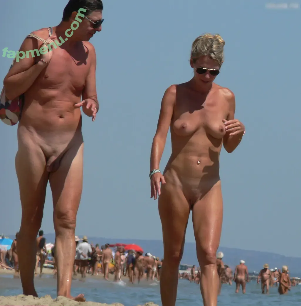 Beach nude photo #1180 (Beach)