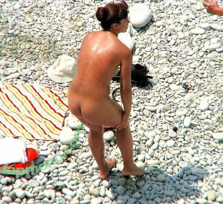 Beach nude photo #1410 (Beach)