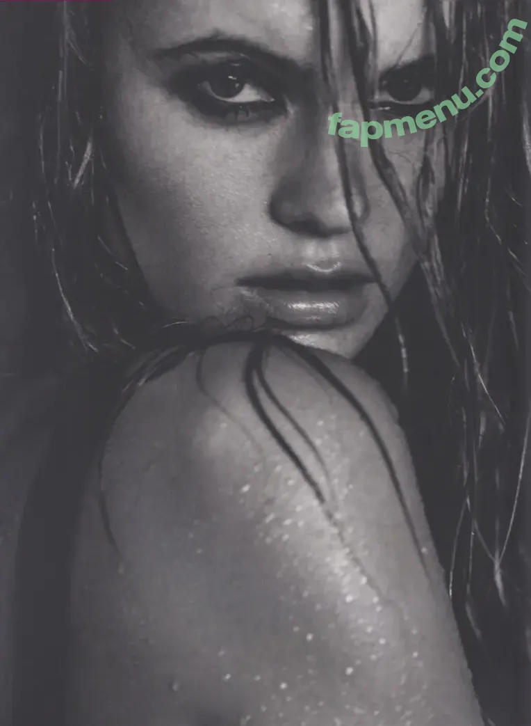 Behati Prinsloo nude photo #0016 (behatiprinsloo)
