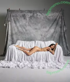  nude photo #0002