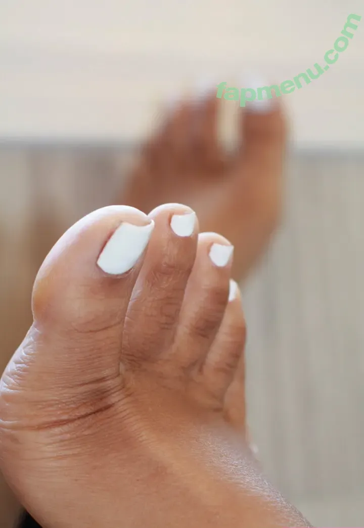 bella.feet.sweet nude photo #0005 (bella.feet.sweet)