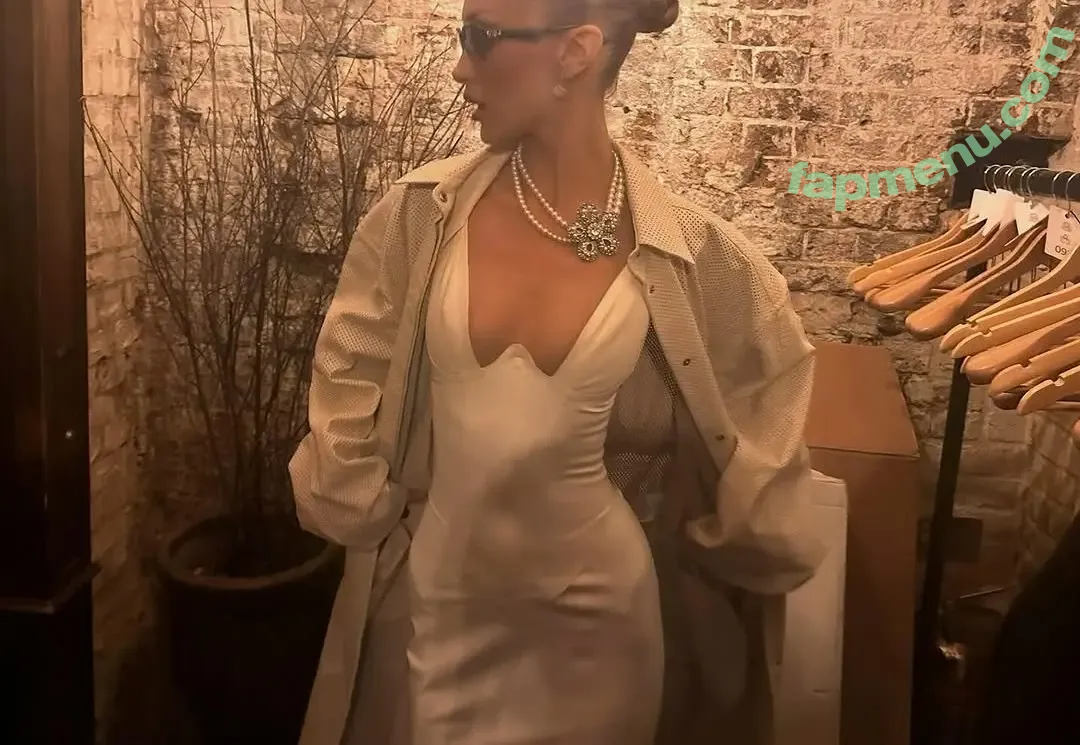 Bella Hadid nude photo #0063 (aaliyahhadid / bellahadid)