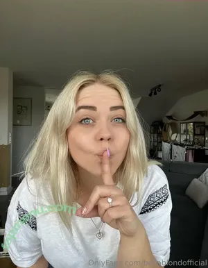  nude photo #0009