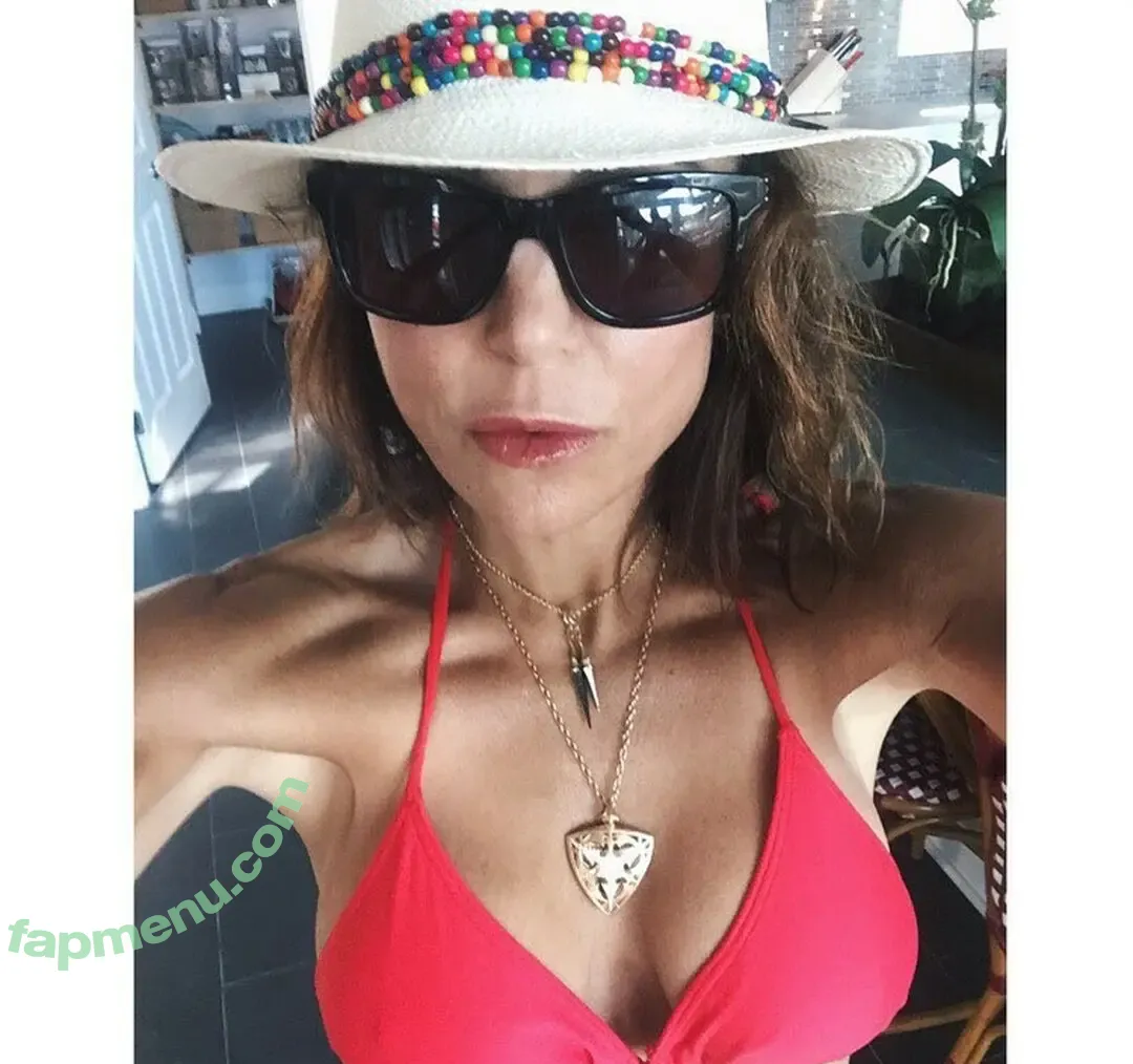 Bethenny Frankel nude photo #0469 (bethenny / bethennyfrankel)