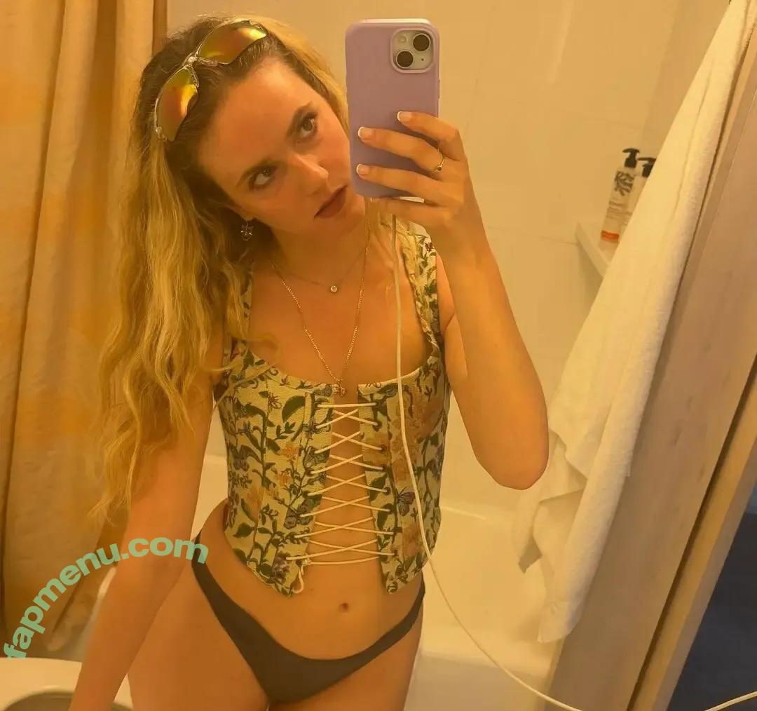 Betsey Brown nude photo #0027 (me_betseybrown)