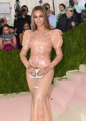 Beyonce / beyoncenavago nude photo #0949