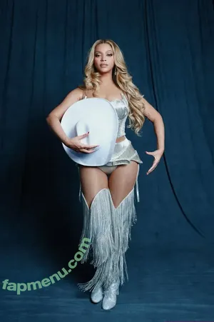 Beyonce / beyoncenavago nude photo #1412
