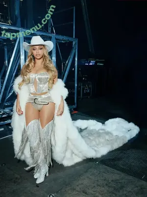 Beyonce / beyoncenavago nude photo #1413