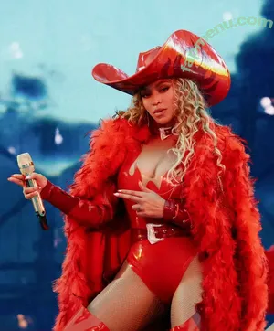 Beyonce / beyoncenavago nude photo #1415