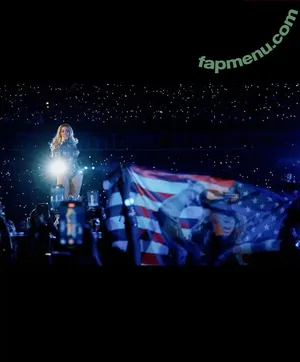 Beyonce / beyoncenavago nude photo #1434