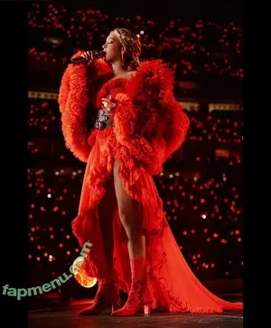 Beyonce / beyoncenavago nude photo #1443