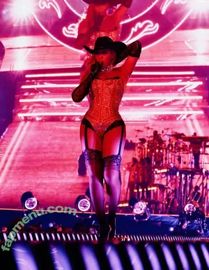Beyonce / beyoncenavago nude photo #1456