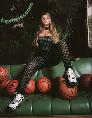 Beyonce / beyoncenavago nude photo #1480