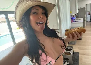 bhvnofficial / bevnofficial nude photo #0009
