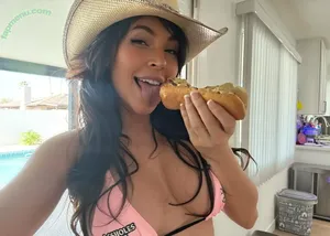 bhvnofficial / bevnofficial nude photo #0011