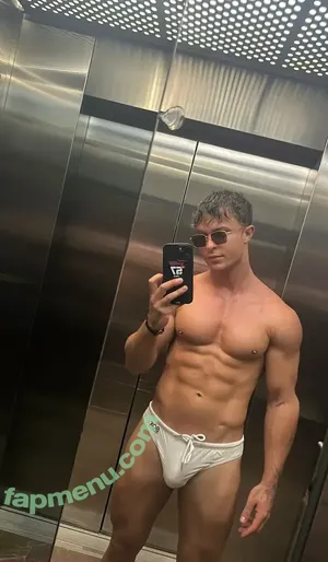 bigbulgetom / guy_bulge nude photo #0013