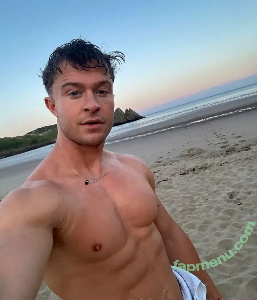 bigbulgetom nude photo #0014 (guy_bulge)