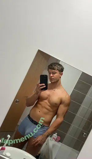 bigbulgetom / guy_bulge nude photo #0008