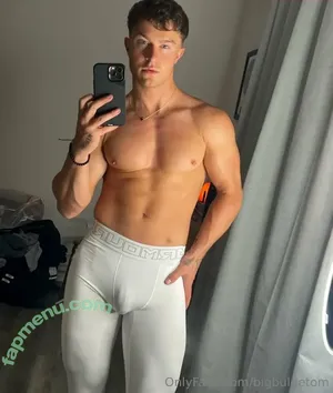 bigbulgetom / guy_bulge nude photo #0011
